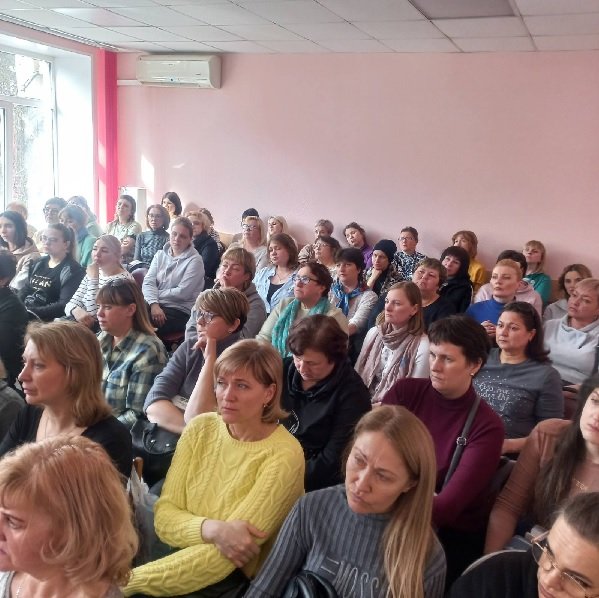 В Комплексном центре социального обслуживания населения Центрального района города Челябинска состоялась информационная встреча.